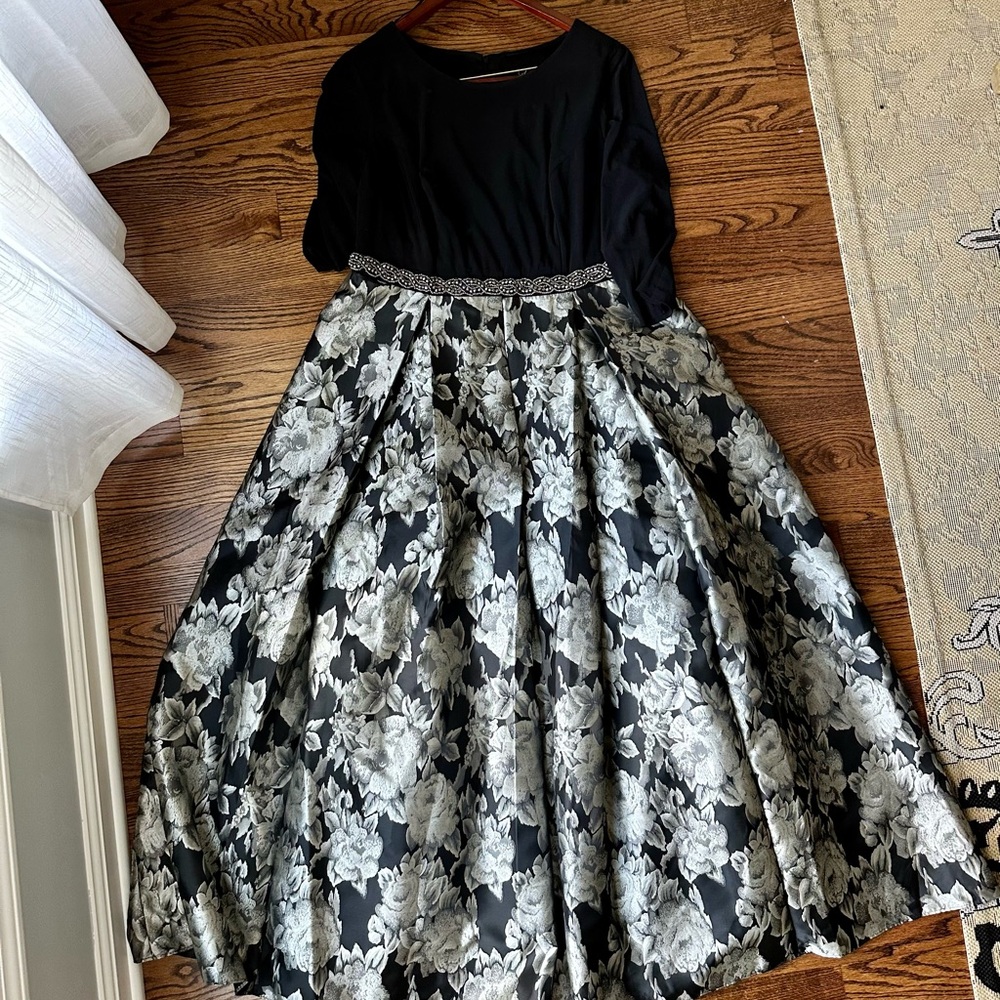 Alex Evenings- plus size 18. Silver and black brocade formal gown